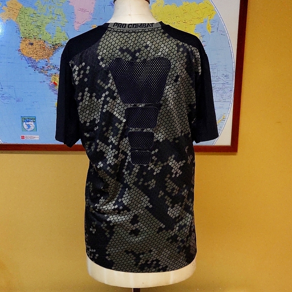 Nike Pro Combat Dri Fit Men's Short sleeve Shirt, Digital Camo Cutouts pattern - Picture 1 of 11
